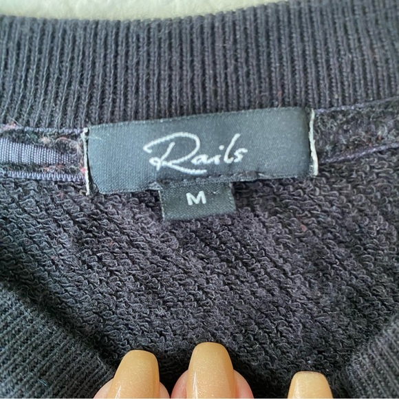 Rails Black Marlo Flocked Cobra
Pattern Side Zippers Cropped
Sweatshirt Top SZ M - Picture 9 of 13